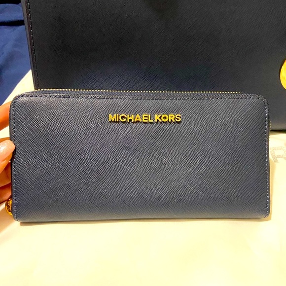 Bundle Michael Kors "Sutton" Purse & Wallet - Picture 6 of 16